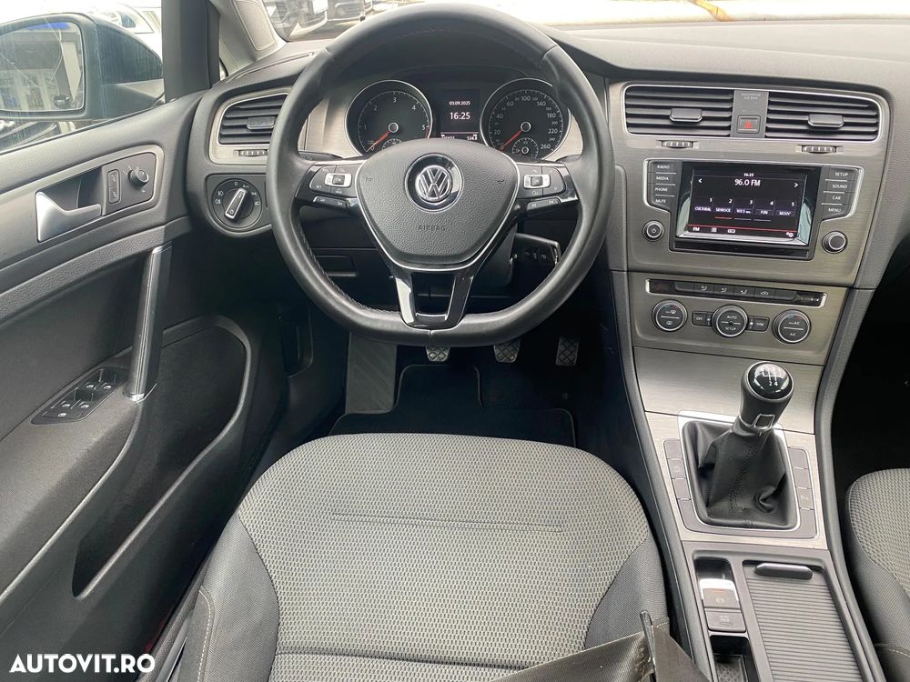 Volkswagen Golf - 15