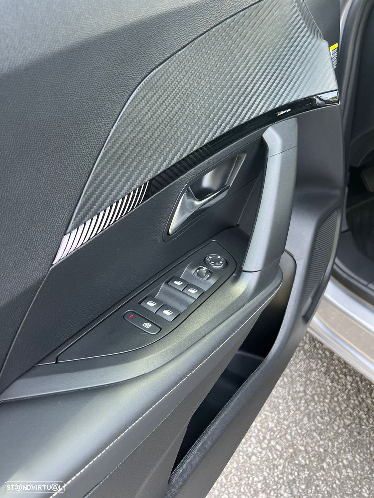 Peugeot 2008 Hybrid 145 e-DSC Allure - 17