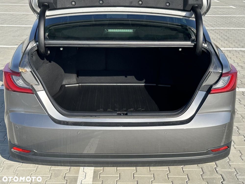Toyota Camry - 18