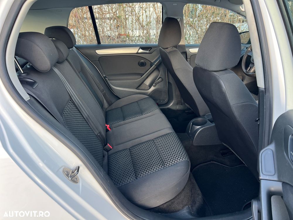 Volkswagen Golf - 10