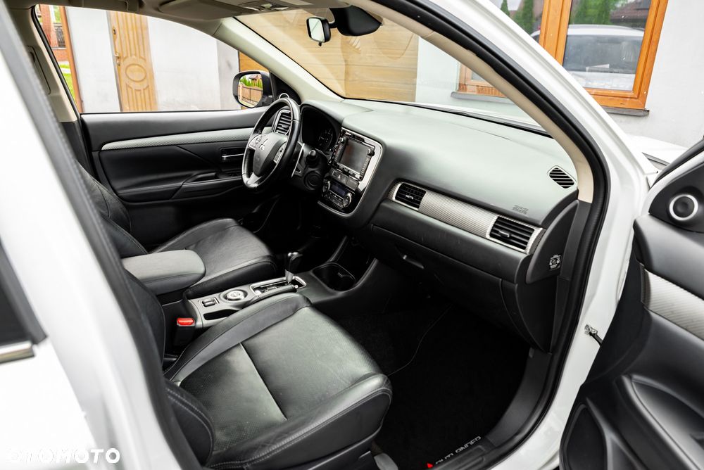 Mitsubishi Outlander 2.2 DI-D 4WD Automatik Invite - 23