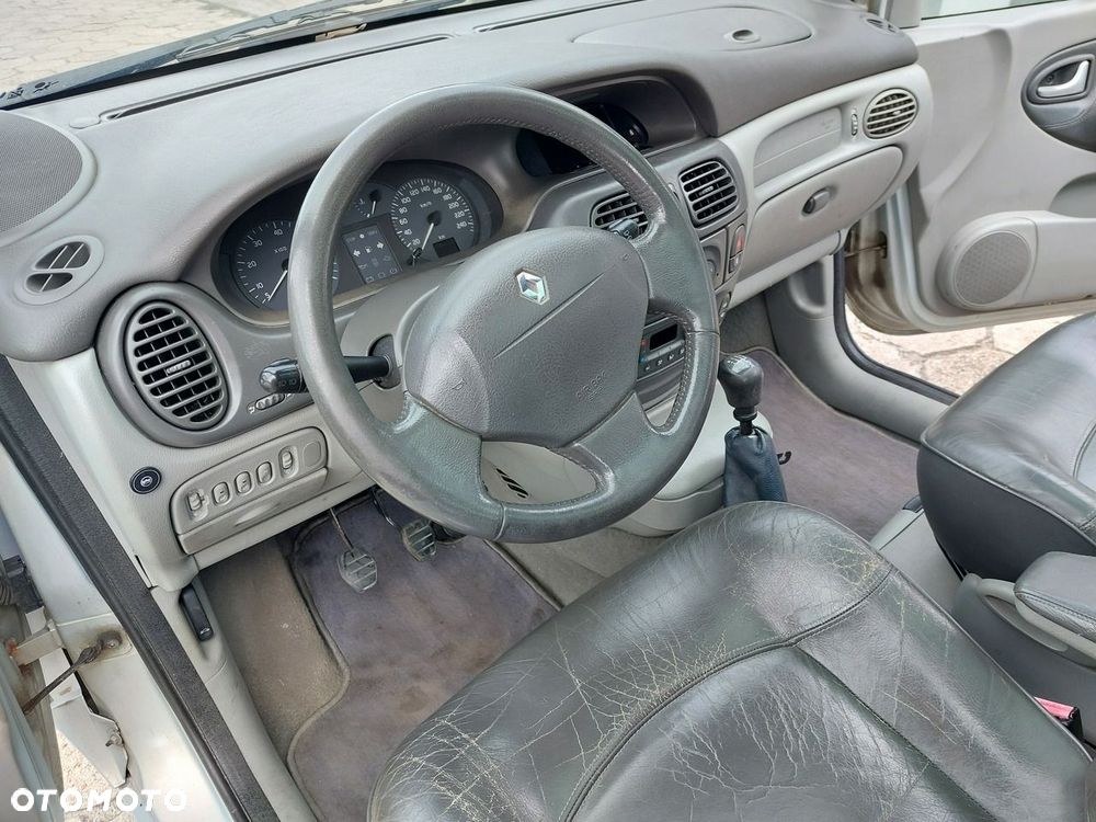 Renault Scenic - 10