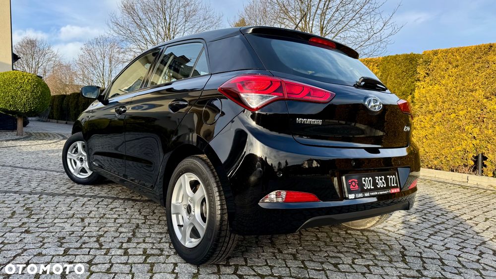 Hyundai i20 blue 1.2 Trend - 16