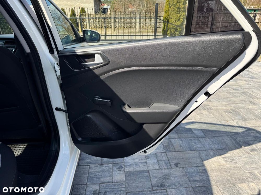 Hyundai i20 blue 1.2 Classic - 32