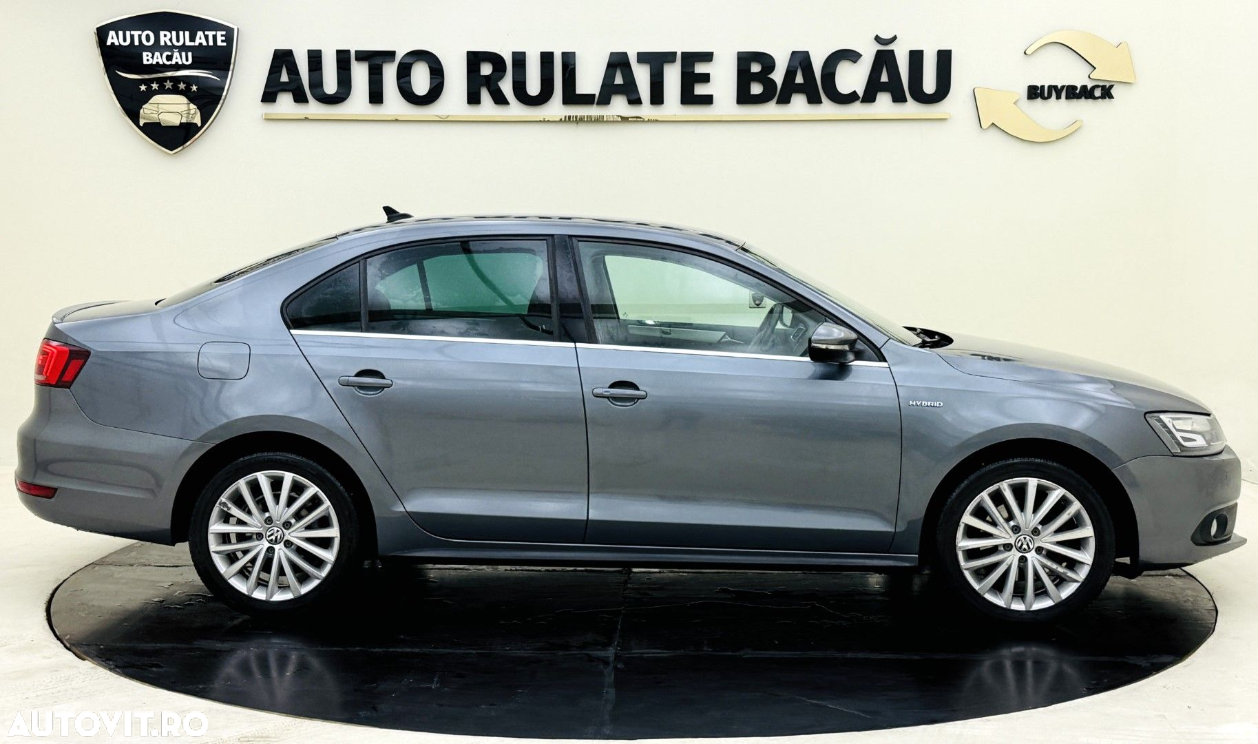 Volkswagen Jetta - 4