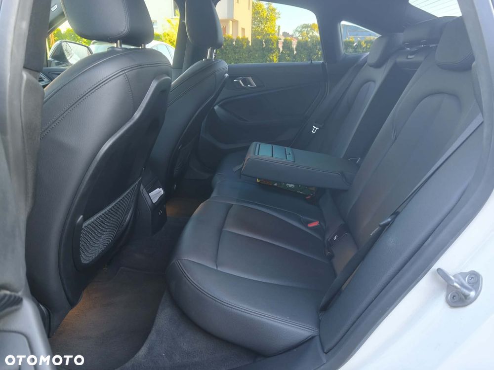BMW Seria 2 218i M Sport - 12