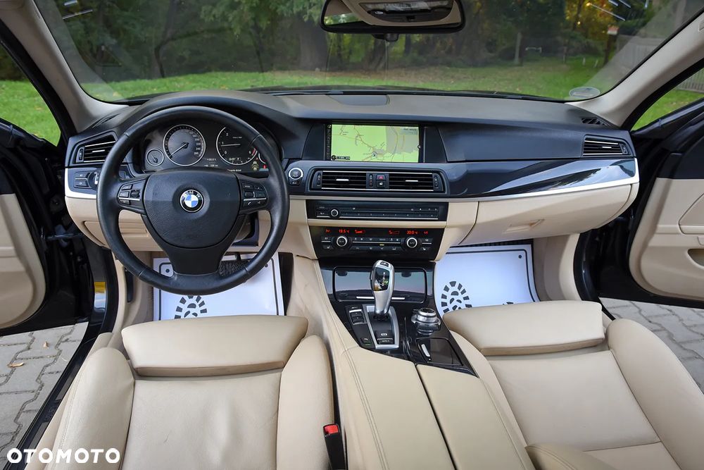 BMW Seria 5 525d Luxury Line - 34