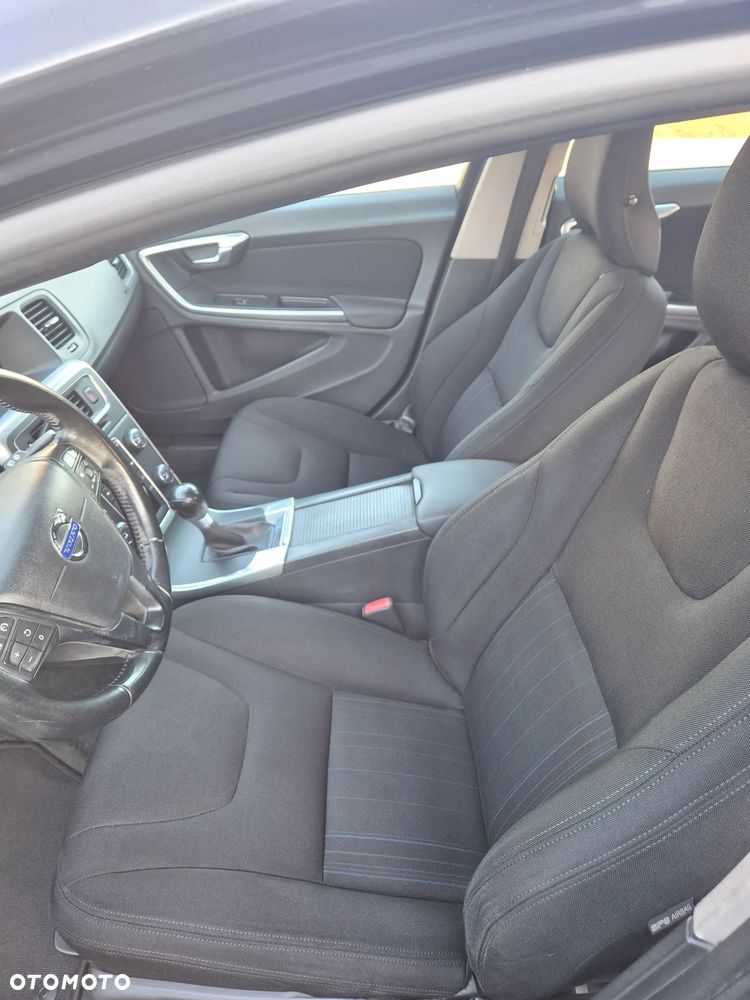 Volvo V60 D3 Momentum - 12