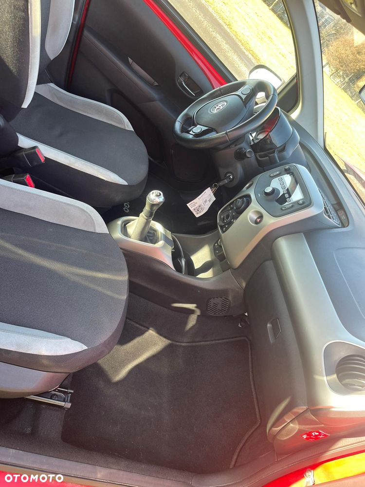 Toyota Aygo x-play - 10