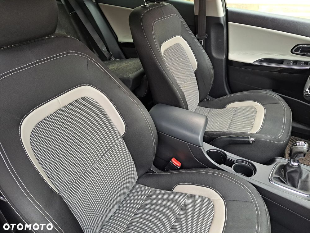 Kia Ceed 1.6 CRDi Vision - 20