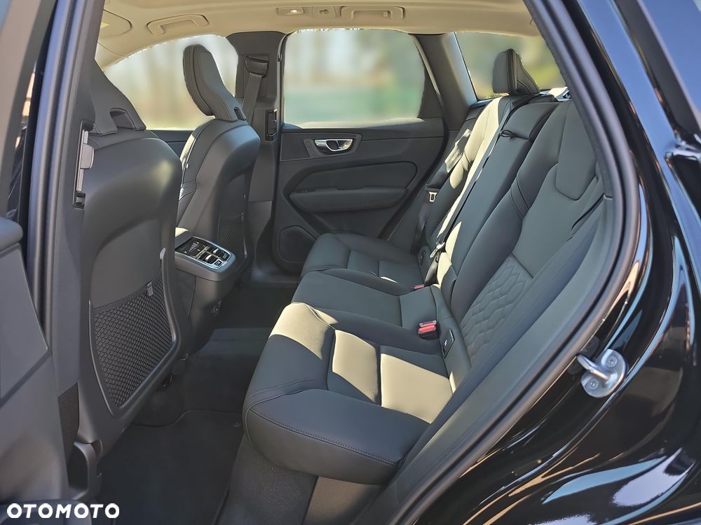 Volvo XC 60 B5 B AWD Ultra Dark - 11