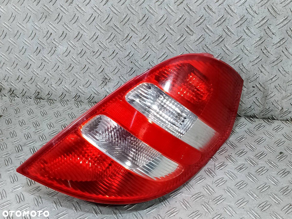 LAMPA TYLNA PRAWA MERCEDES-BENZ KLASA A W169 HATCHBACK - 1