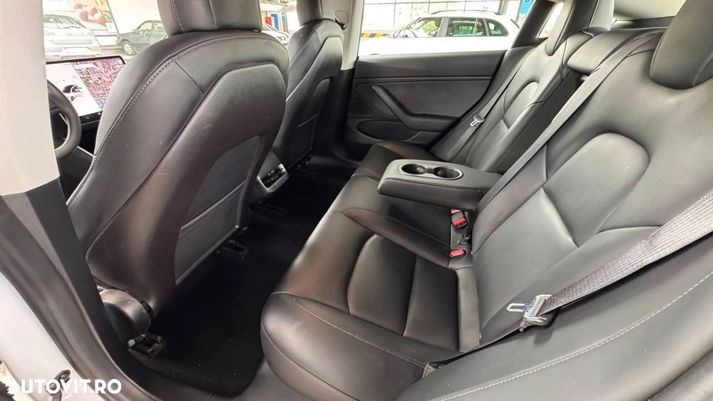 Tesla Model 3 Standard Reichweite Plus Hinterradantrieb - 39