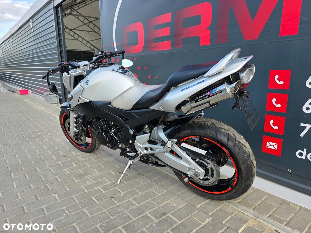 Suzuki GSR - 6