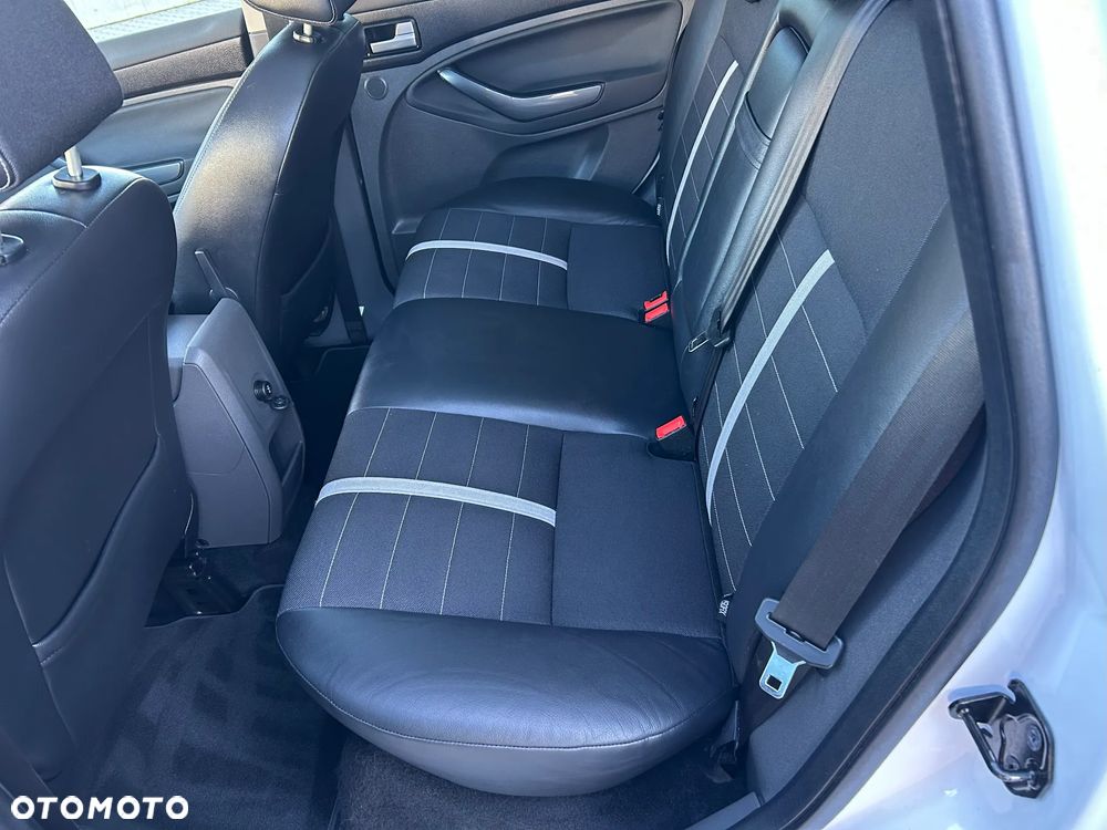 Ford Kuga 2.0 TDCi 4x4 Titanium - 19