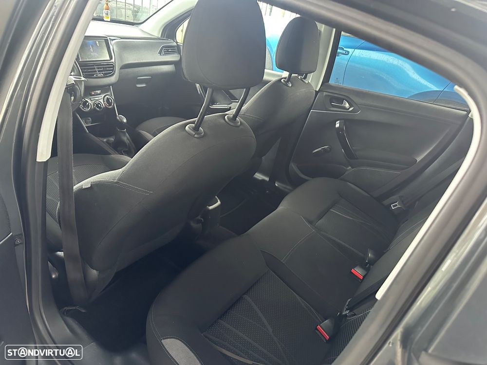 Peugeot 208 1.2 VTi SE Style - 10