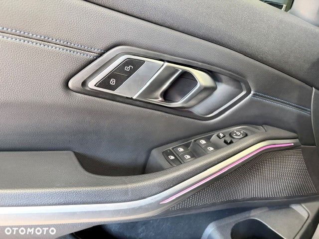 BMW Seria 3 - 25