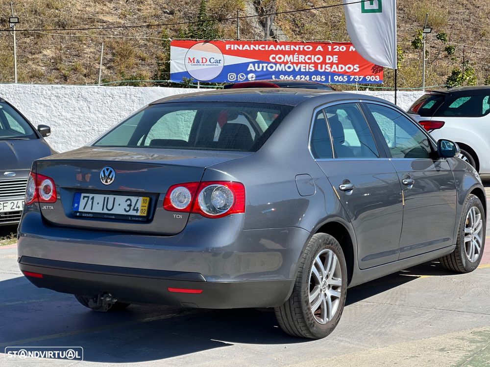 VW Jetta 1.6 TDi Confortline - 4