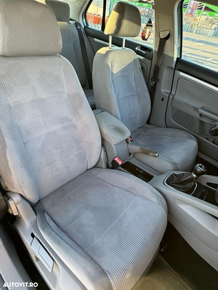 Volkswagen Jetta 1.6 Comfortline - 11