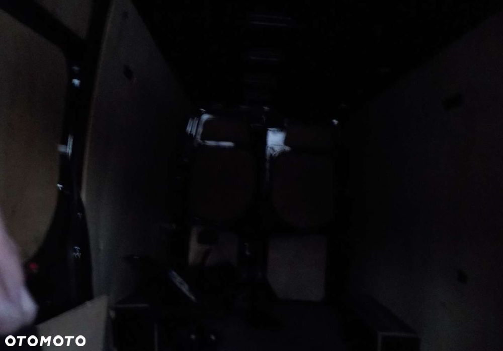 Mercedes-Benz Sprinter - 13