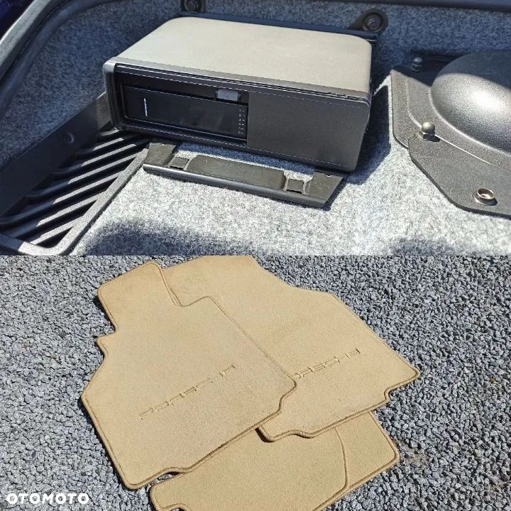 Porsche 911 Carrera 4 - 21