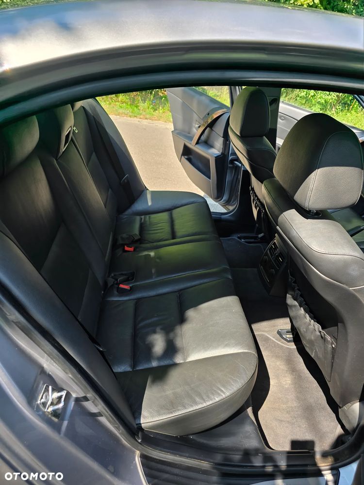 BMW Seria 5 525i - 25