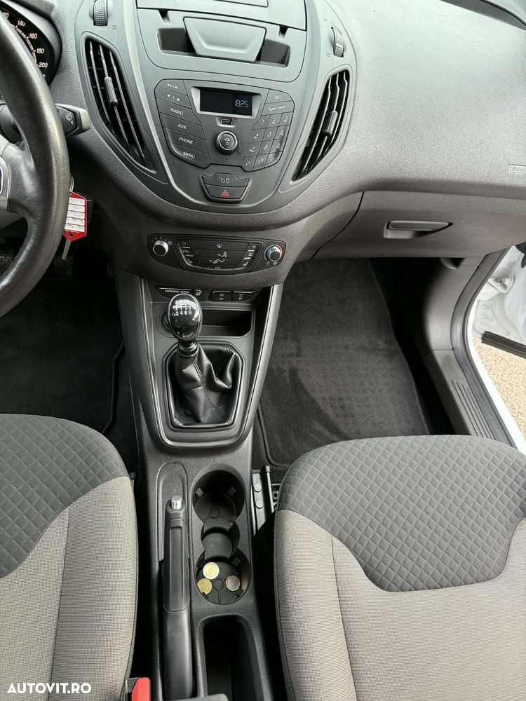 Ford Tourneo Courier 1.5 TDCi S&S Trend - 19