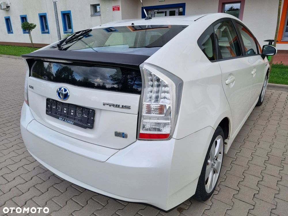 Toyota Prius (Hybrid) Life - 18