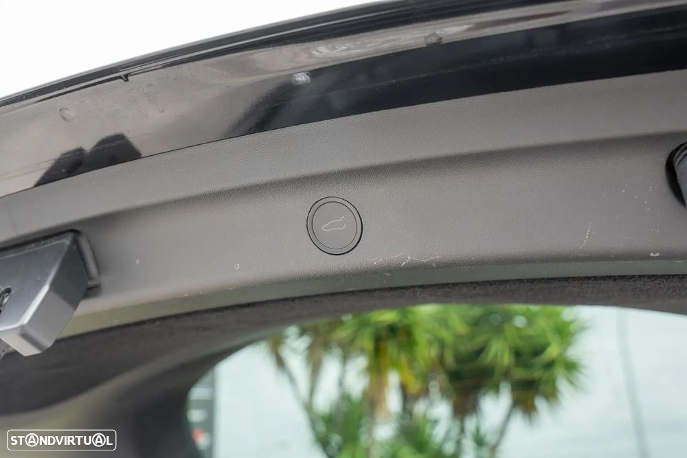 Tesla Model Y Long Range Dual Motor AWD - 21