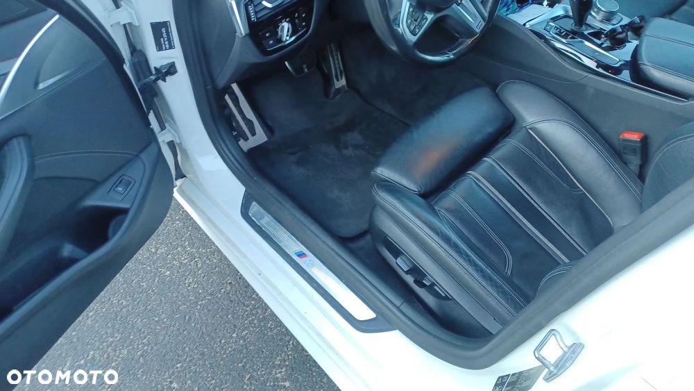 BMW Seria 5 530d xDrive M Sport sport - 35