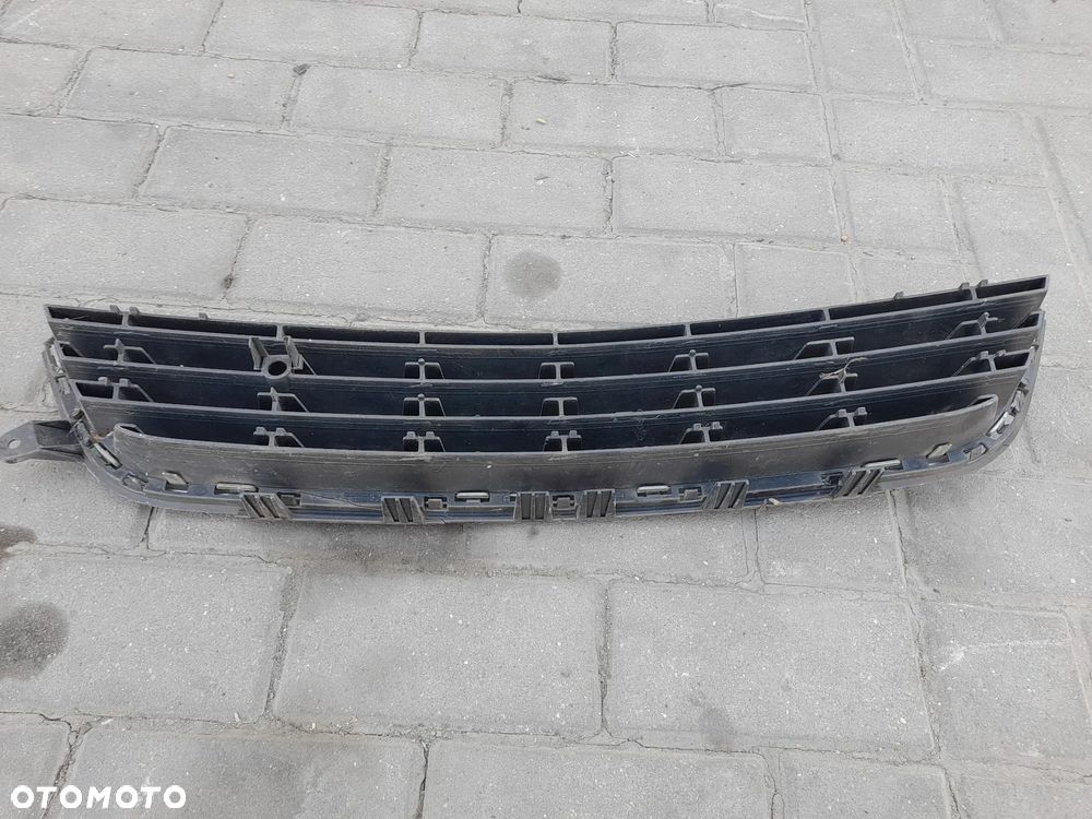 Kratka środkowa zderzaka Opel Astra H III 3 LIFT - 2