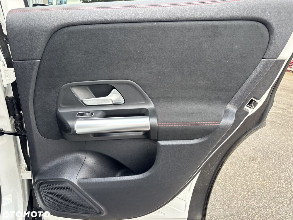 Mercedes-Benz GLA - 23