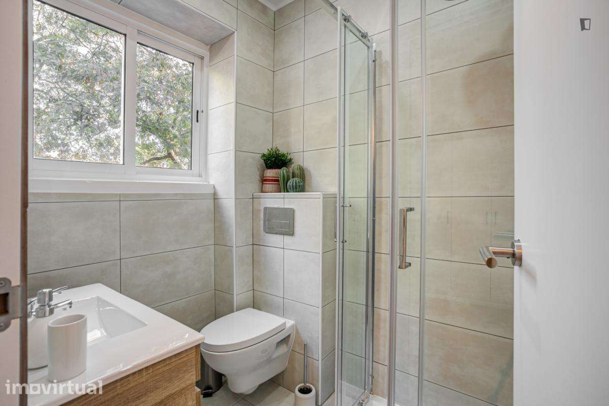 Quarto - localizado em Roma-Areeiro Lisbon - Grande imagem: 5/18