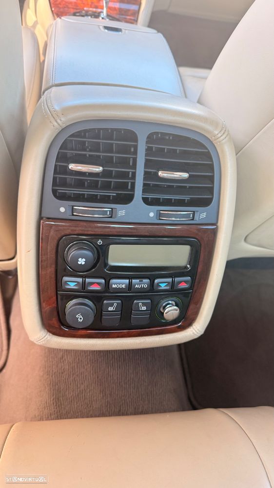 Jaguar XJ - 18