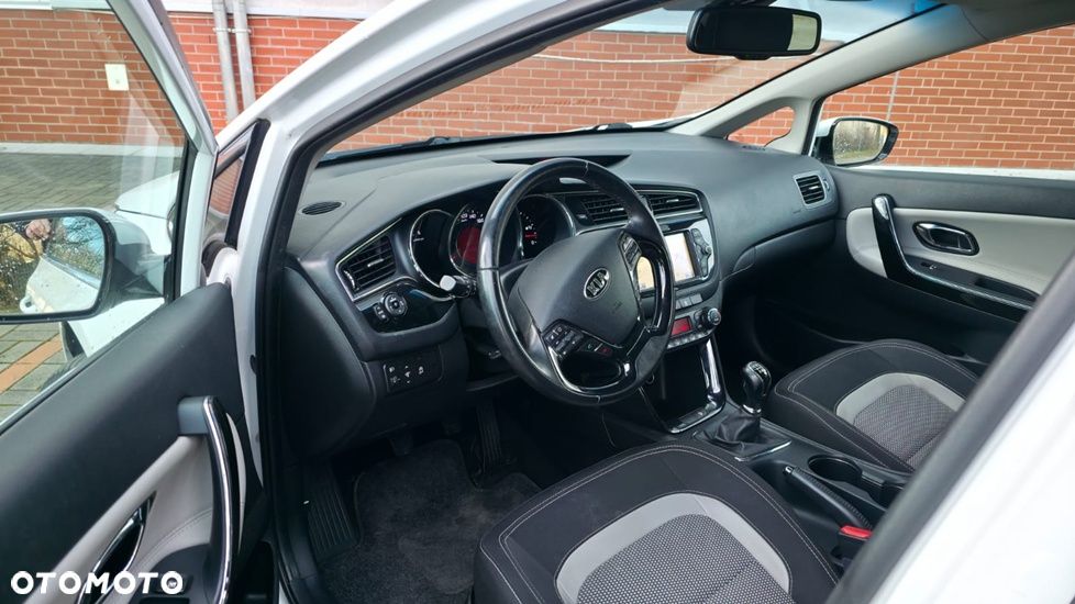 Kia Ceed 1.6 CRDi 136 ISG Spirit - 12