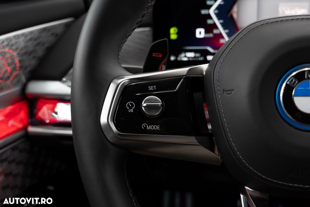 BMW M7 M760e xDrive AT PHEV - 33
