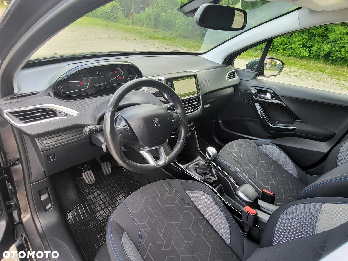 Peugeot 2008 1.2 Pure Tech GPF Signature S&S - 10