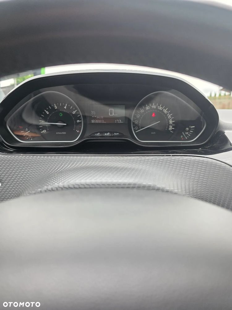 Peugeot 2008 1.2 Pure Tech Style - 18