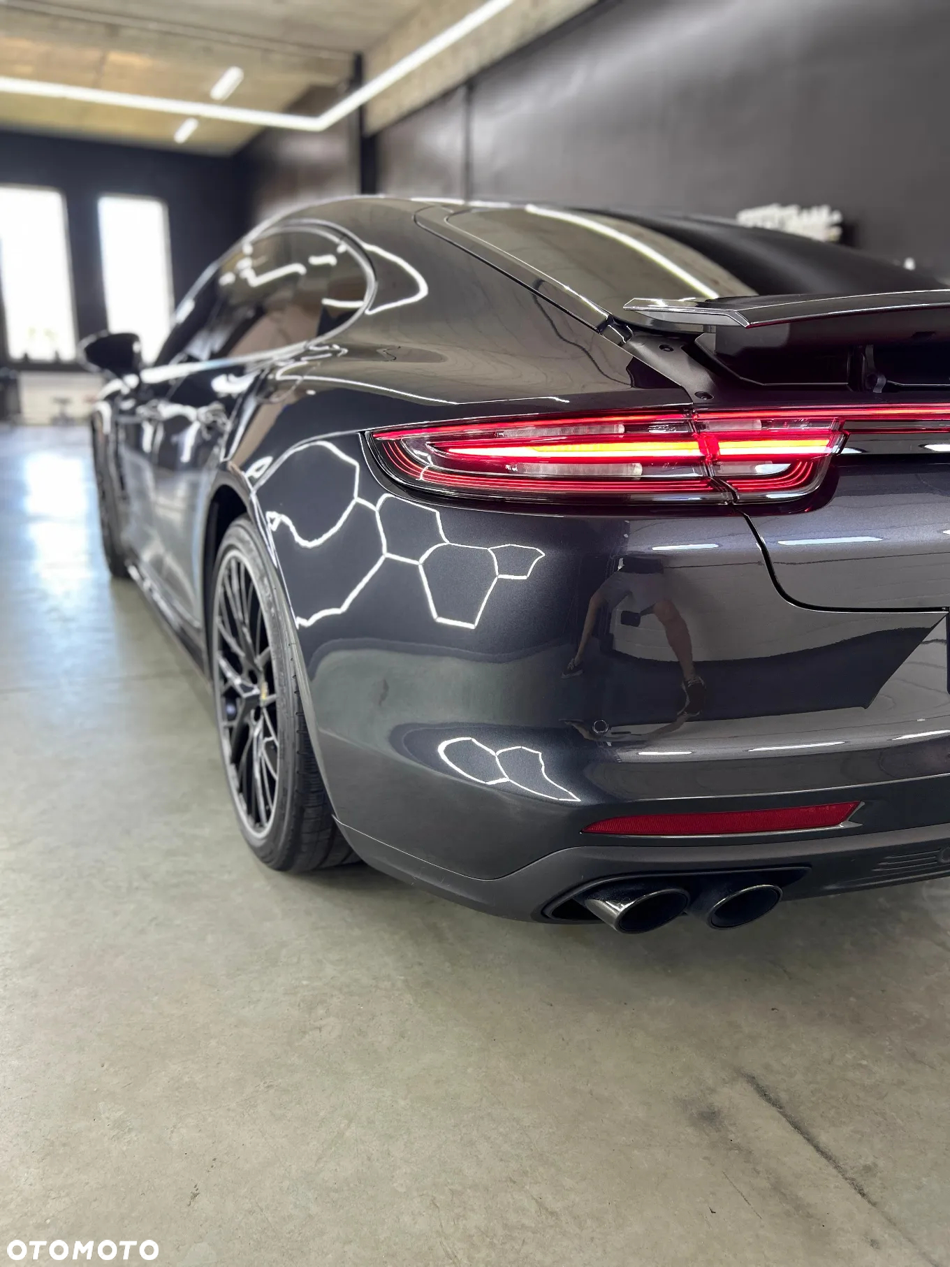 Porsche Panamera 4 E-Hybrid - 4