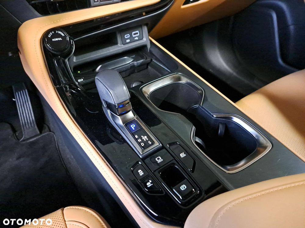 Lexus NX 350h Prestige AWD - 29