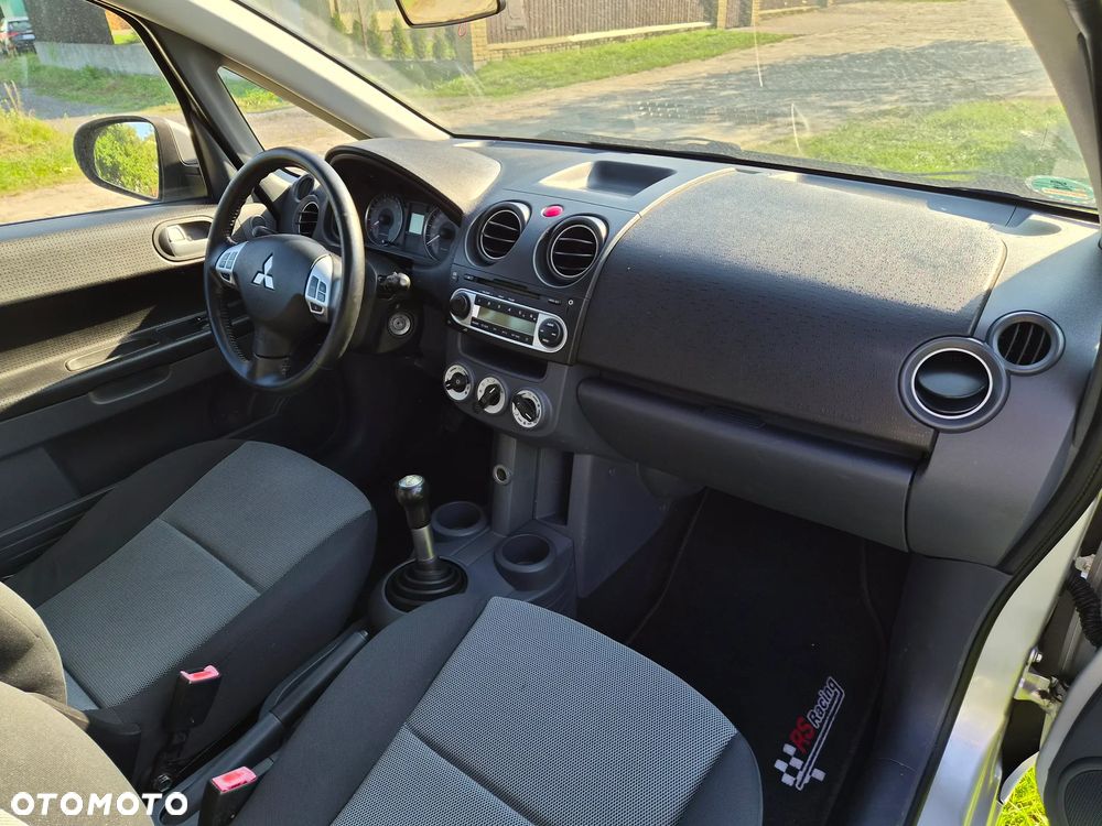Mitsubishi Colt - 18