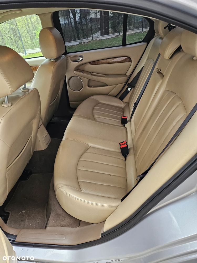 Jaguar X-Type 2.0 - 8