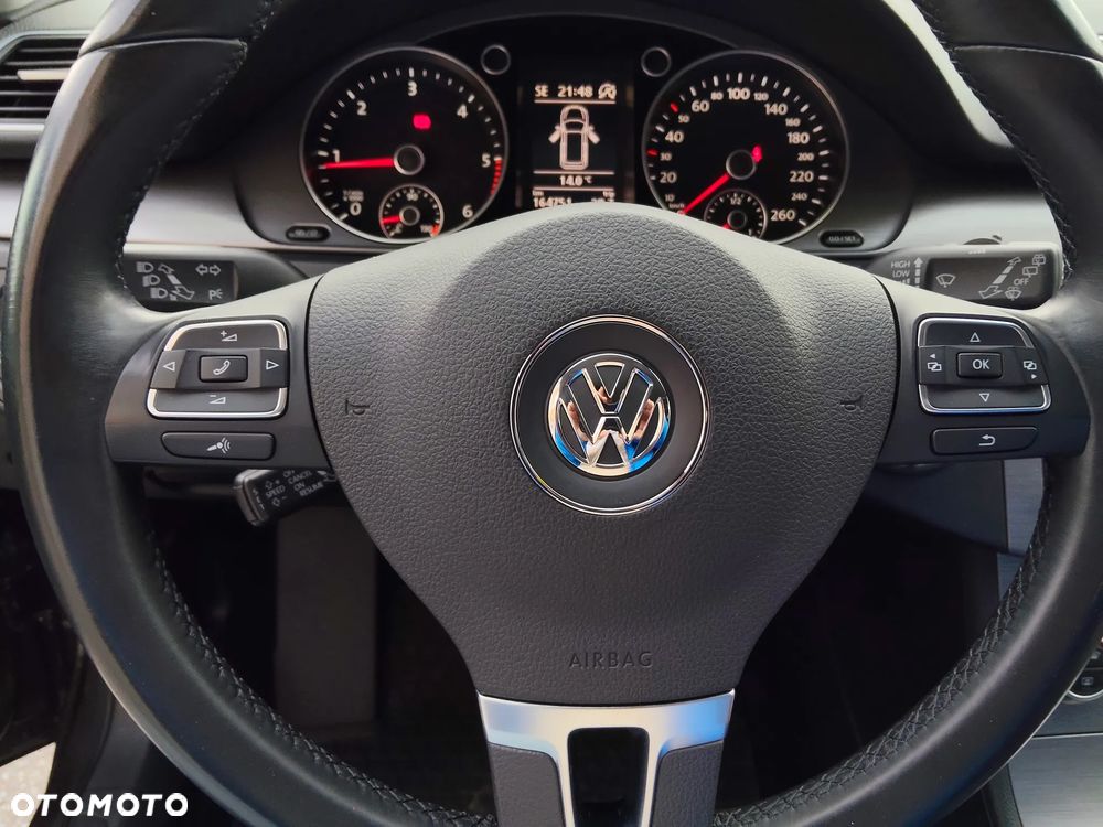 Volkswagen Passat Variant 2.0 Blue TDI SCR Highline - 29