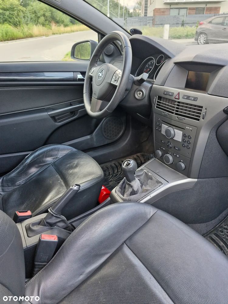 Opel Astra III GTC 2.0 T Cosmo - 21