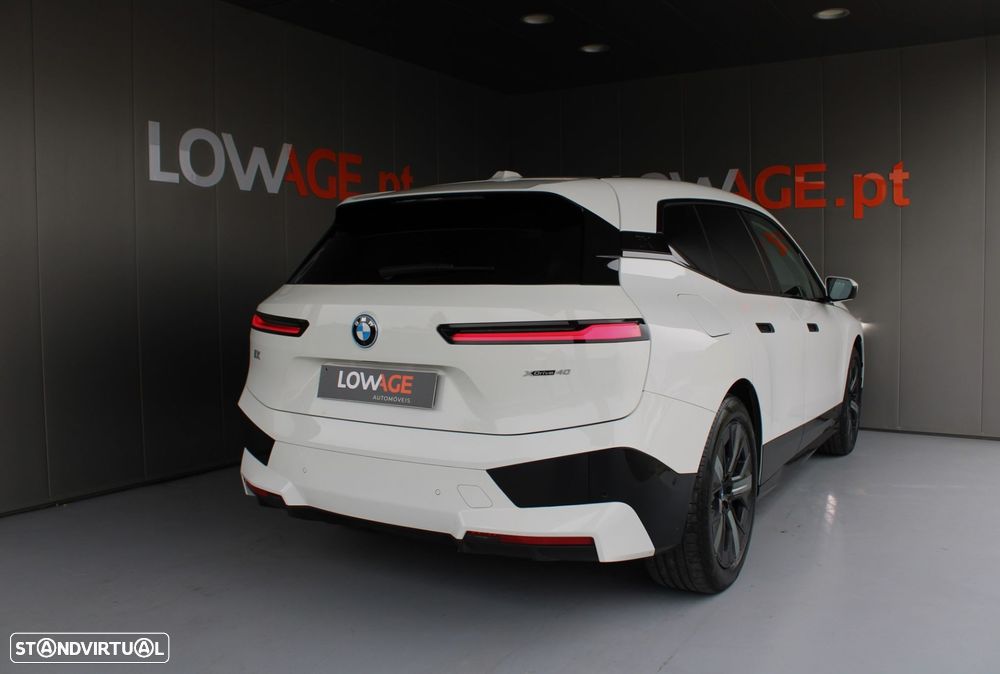BMW iX xDrive 40 - 43