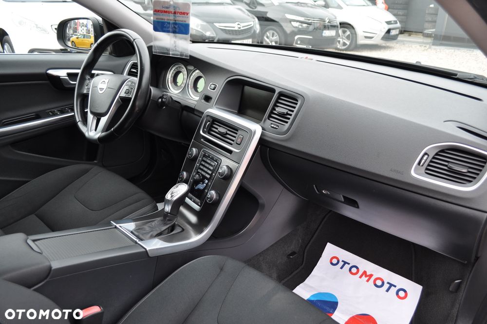 Volvo V60 D4 Geartronic Momentum - 16