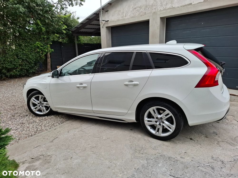 Volvo V60 D6 AWD Plug-in Hybrid Momentum - 25