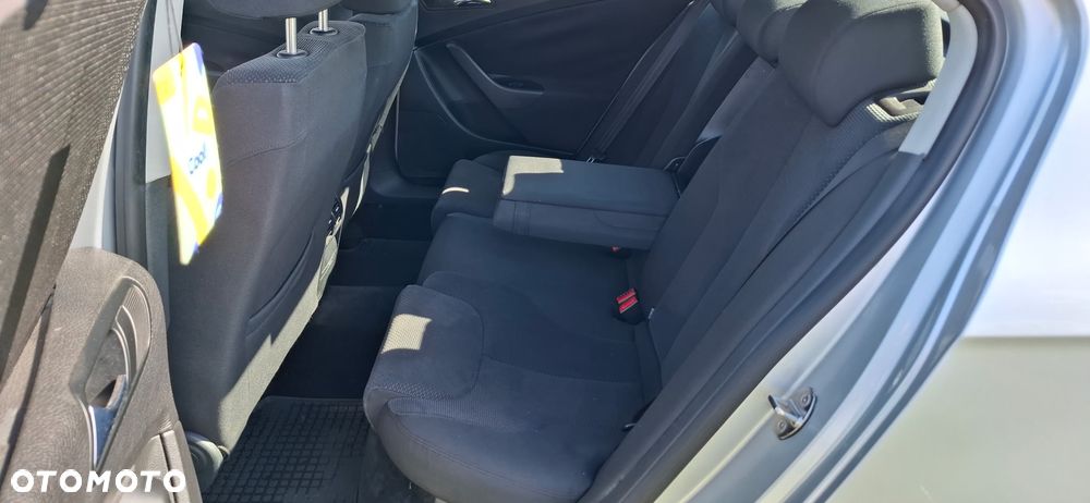 Volkswagen Passat 2.0 TDI DPF Comfortline - 18