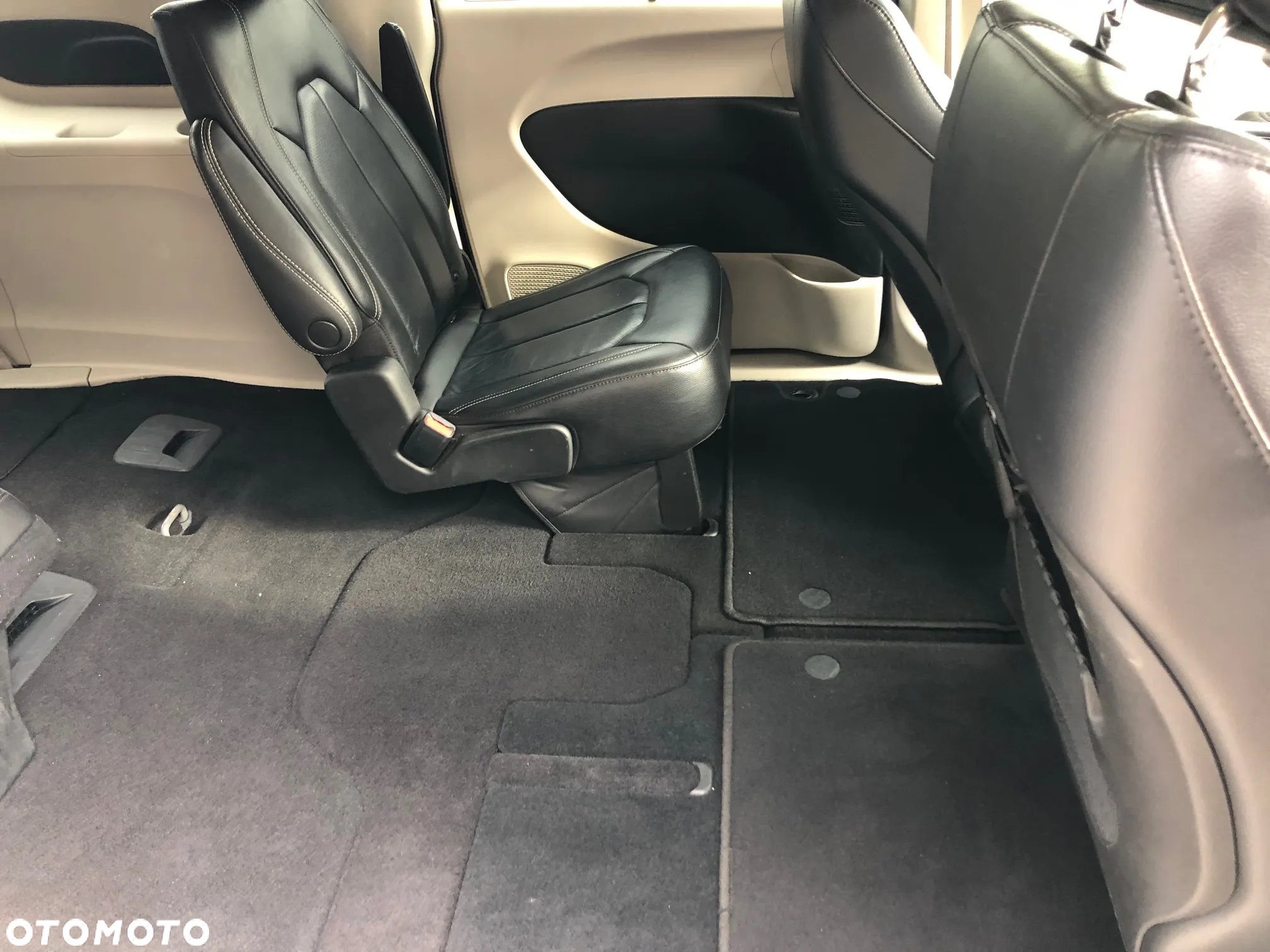 Chrysler Pacifica - 6