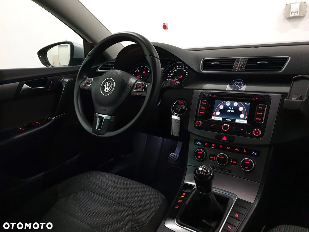 Volkswagen Passat 2.0 TDI Highline - 33